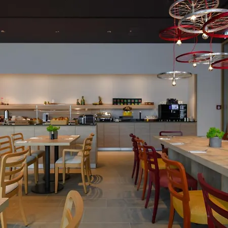 Intercityhotel Otel 3*