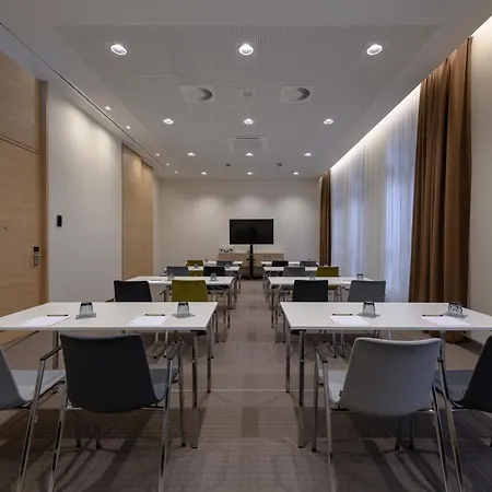 Otel Intercityhotel 3*