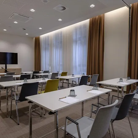 Intercityhotel Otel 3*