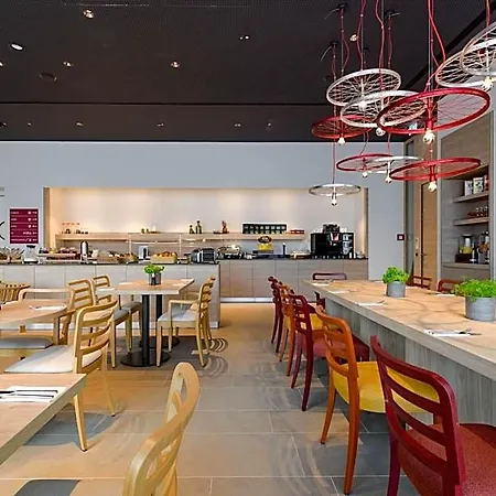 Intercityhotel فندق 3*